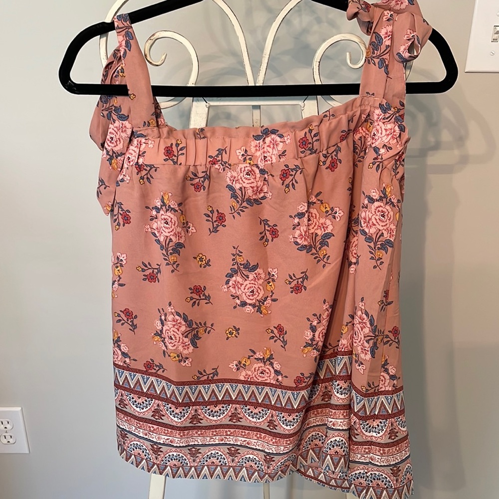 Coordinated two piece matching set! Tie sleeve top and shorts!
